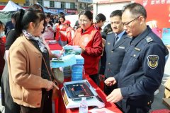 设立了政策征询、赞扬受理、律例宣教